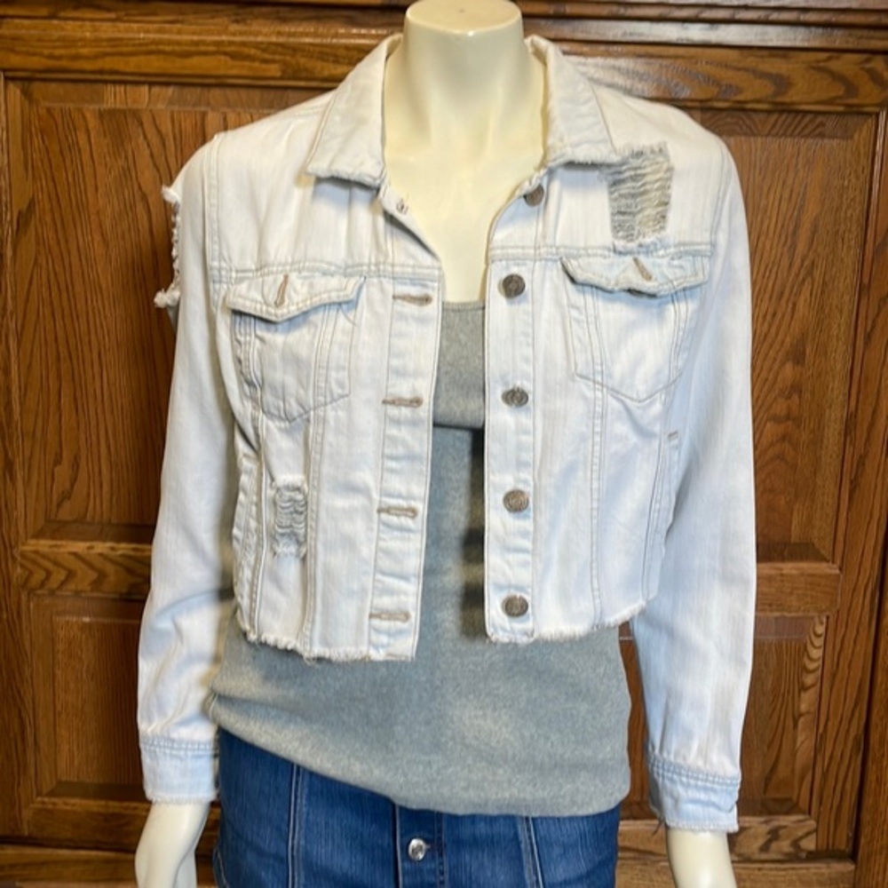 Refuge Women’s Denim Jacket Distressed Button Front Cropped Raw Hem